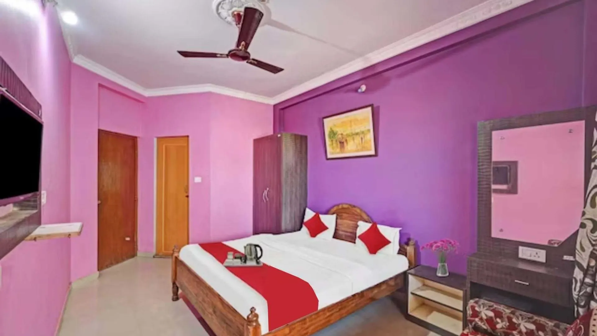 Goroomgo Varanasi Paradise Varanasi - Parking & Restaurant Available - Perfect Location And Comfortable Room