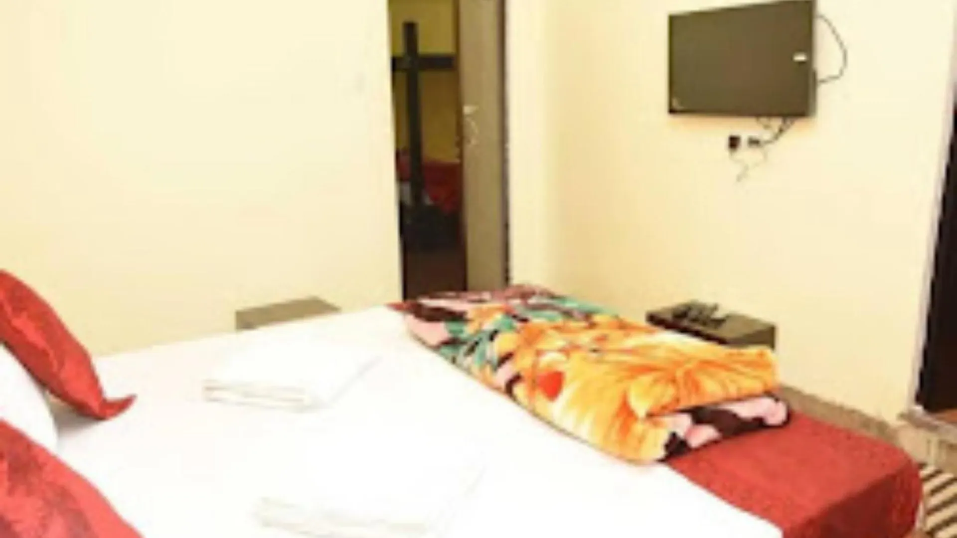 Goroomgo Varanasi Paradise Varanasi - Parking & Restaurant Available - Perfect Location And Comfortable Room India