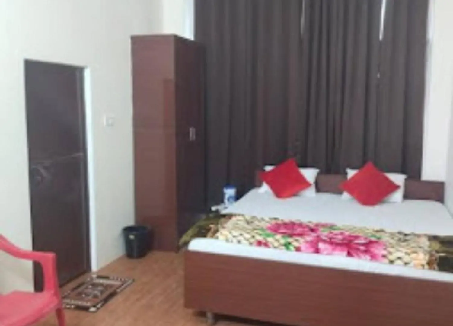 Goroomgo Varanasi Paradise Varanasi - Parking & Restaurant Available - Perfect Location And Comfortable Room