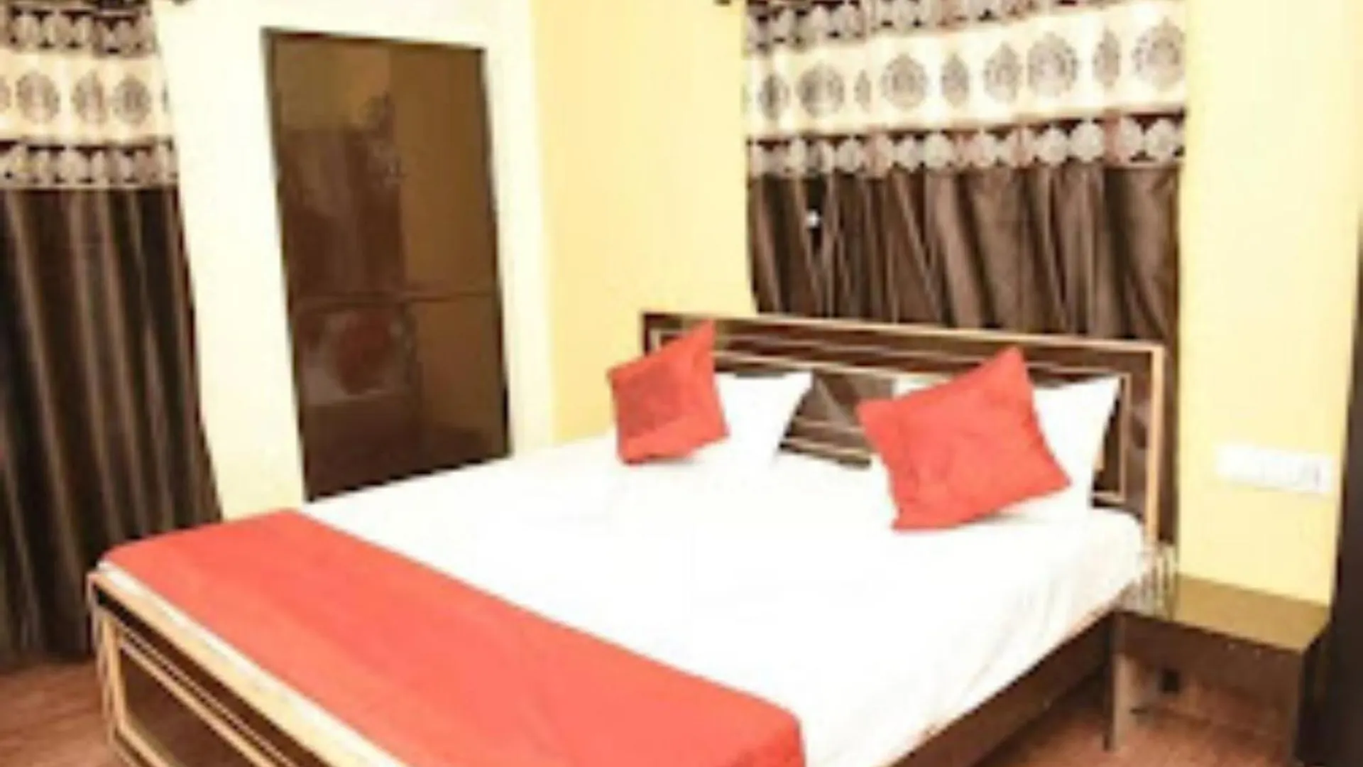 Goroomgo Varanasi Paradise Varanasi - Parking & Restaurant Available - Perfect Location And Comfortable Room 3*,  India