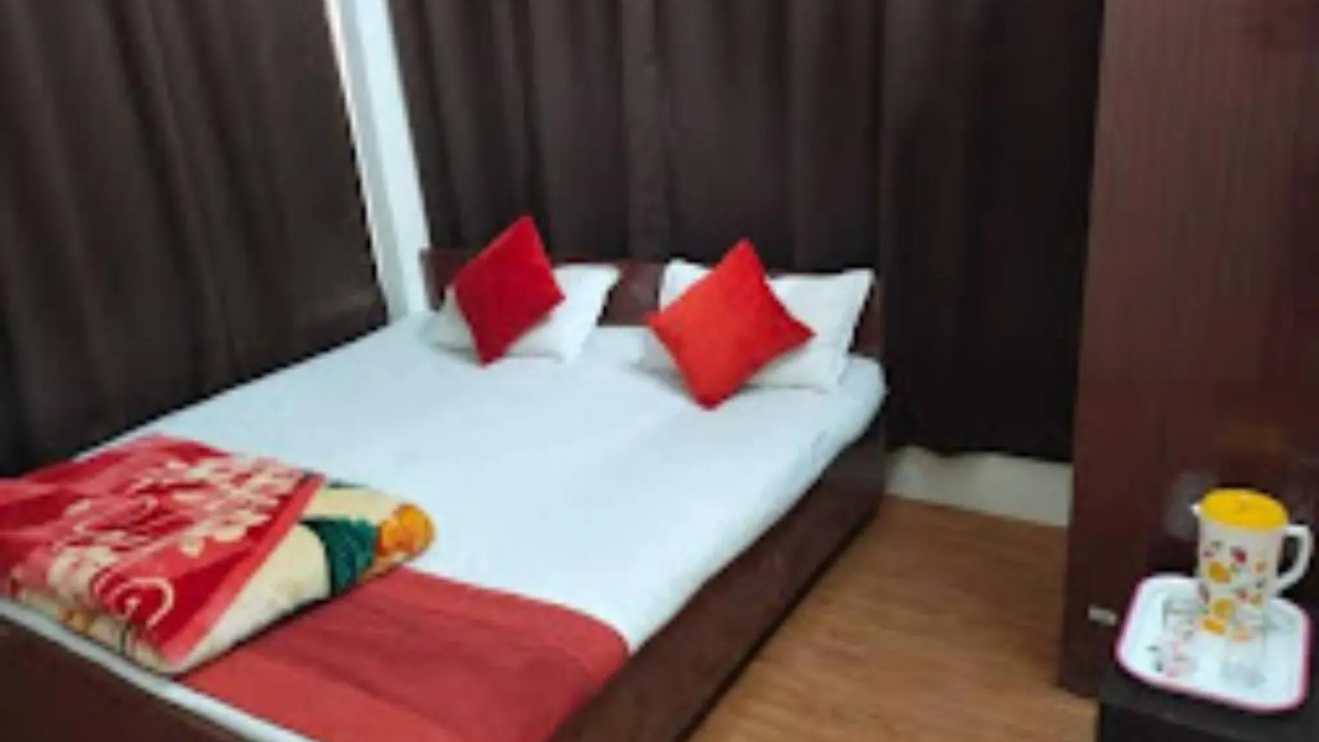 Goroomgo Varanasi Paradise Varanasi - Parking & Restaurant Available - Perfect Location And Comfortable Room