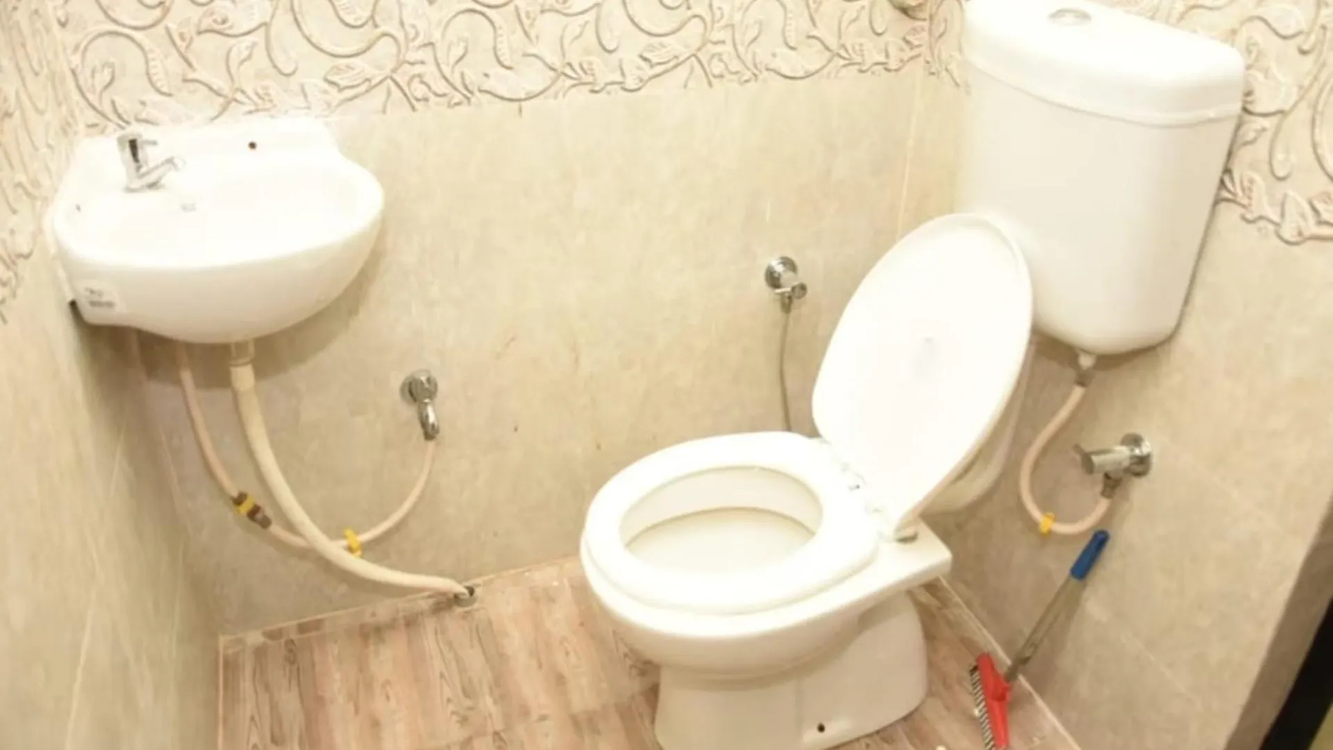 Goroomgo Varanasi Paradise Varanasi - Parking & Restaurant Available - Perfect Location And Comfortable Room Hotel