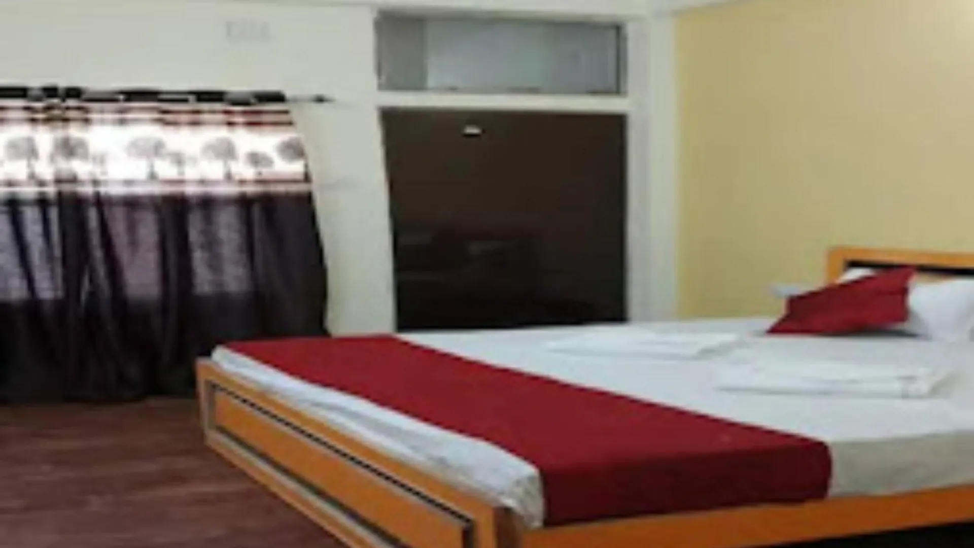 Goroomgo Varanasi Paradise Varanasi - Parking & Restaurant Available - Perfect Location And Comfortable Room 3*,