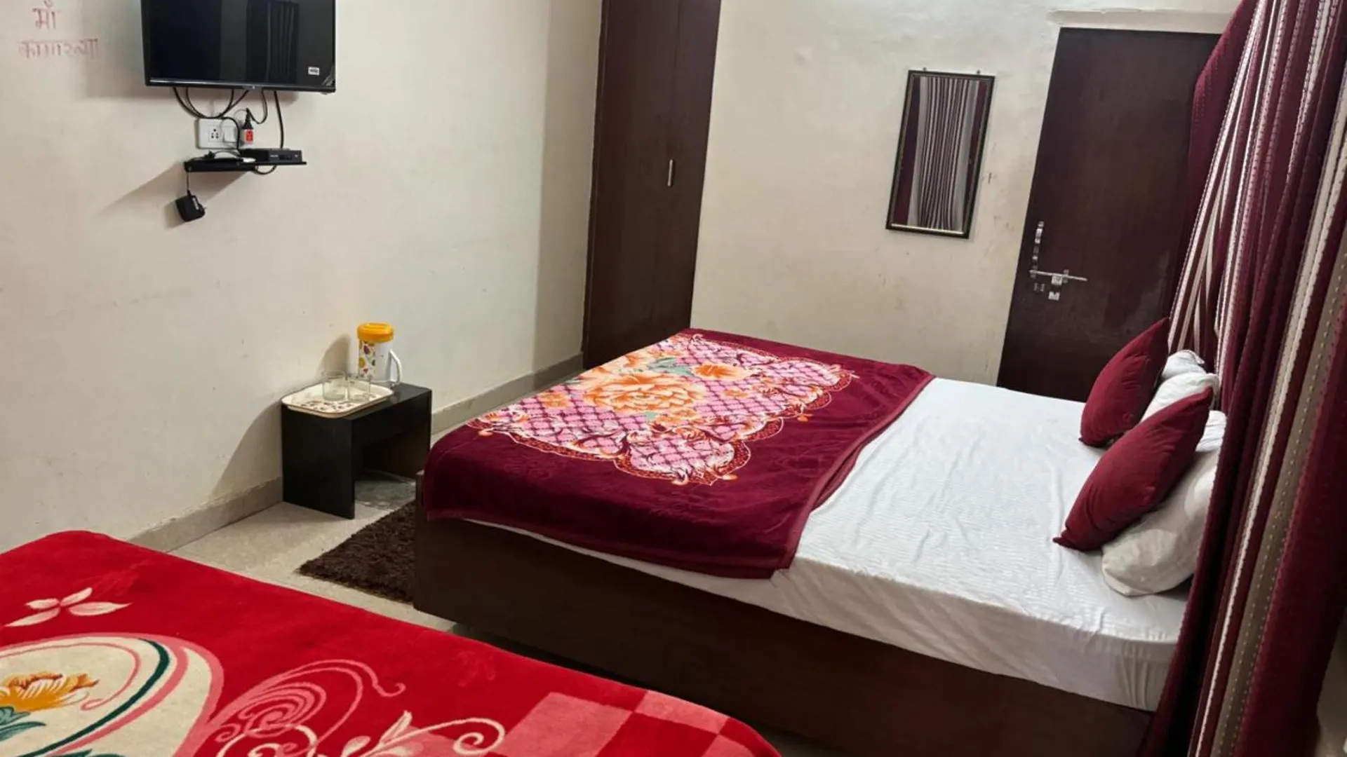 Goroomgo Varanasi Paradise Varanasi - Parking & Restaurant Available - Perfect Location And Comfortable Room Hotel